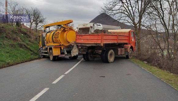 Перекрытая дорога в северном Косове. Источник: Kosovo Online