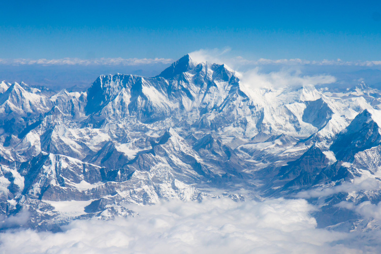 Эверест (фото: Anton Rogozin/shutterstock.com)