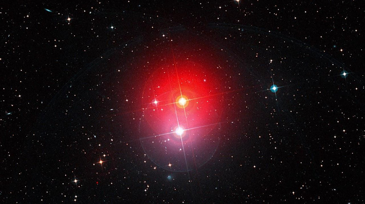 Фото: Red giant star π1 Gruis / eso