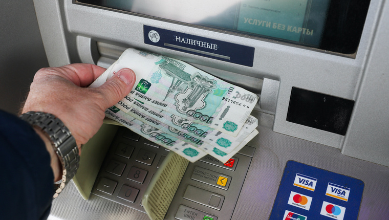 Что делать, если банкомат зажевал купюру или выдал фальшивку? 