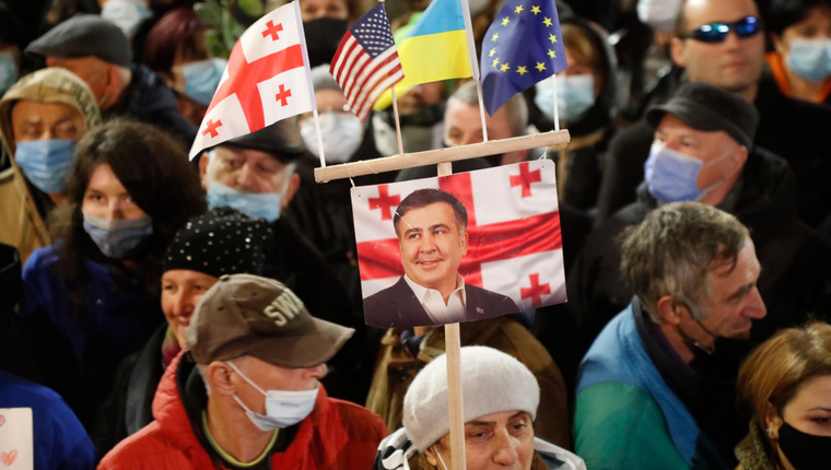 «Страна в заложниках»: как Саакашвили вбил клин между Грузией и Европой