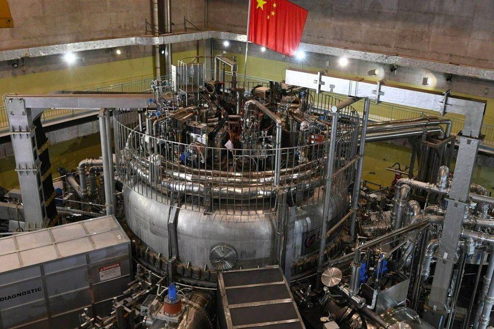 EAST — экспериментальный сверхпроводящий токамак или «искусственное Солнце» в Китае — здесь поставили рекорд / Mlcumi / Wikimedia Commons