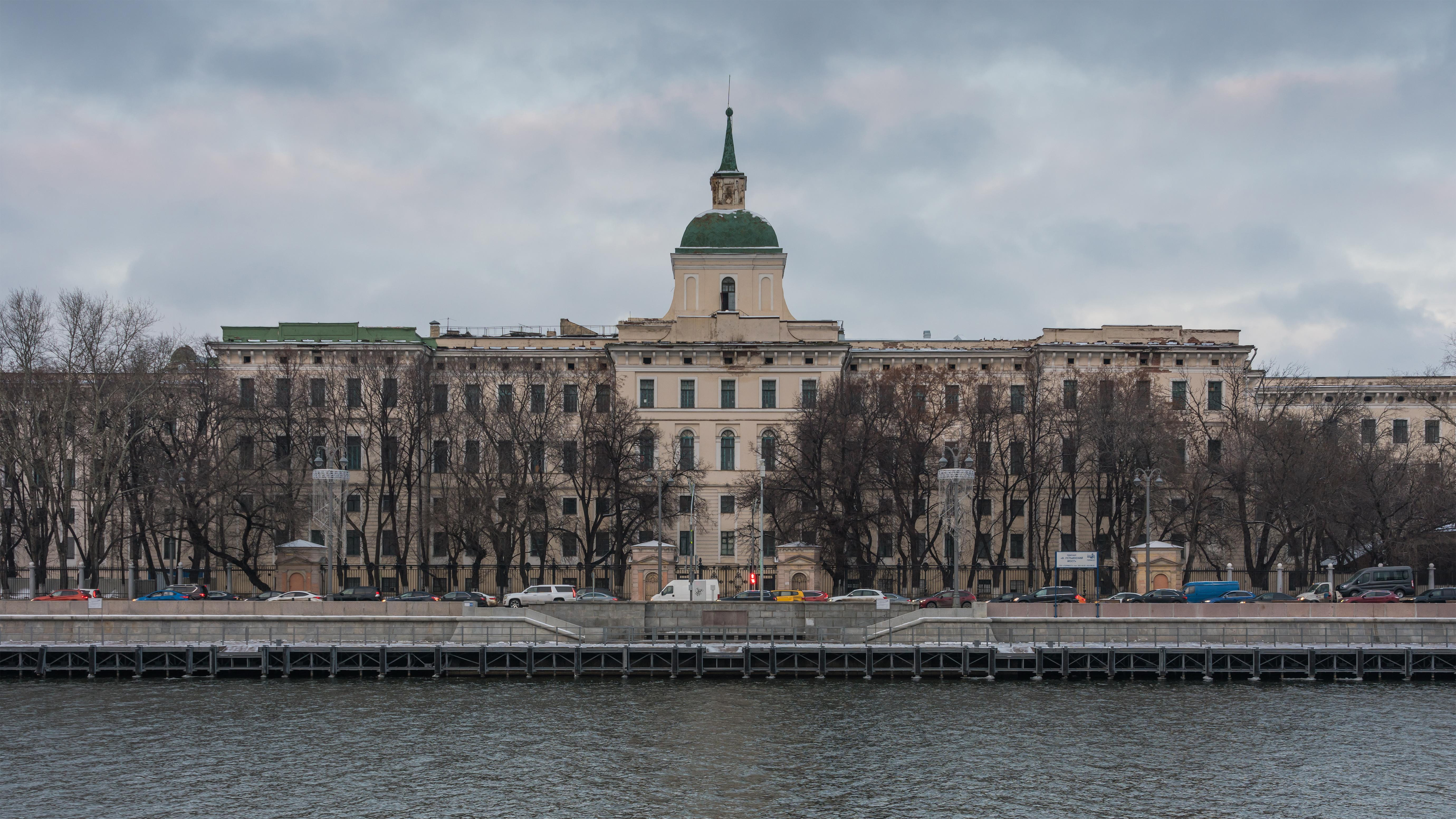 Главный корпус Московского воспитательного дома в 2018 году / A.Savin / Wikimedia Commons