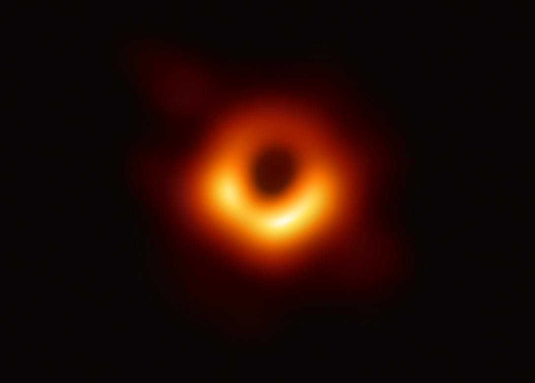 M87*. Фото: Event Horizon Telescope Collaboration