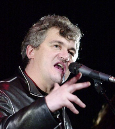 Дмитрий Дибров солирует на концерте группы «Антропология», 2002. Антон Денисов/ТАСС, архив